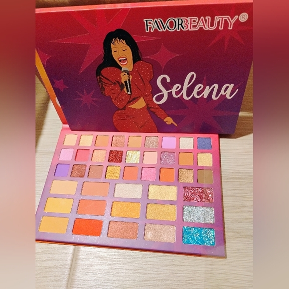 Makeup - Picture 1 of 1